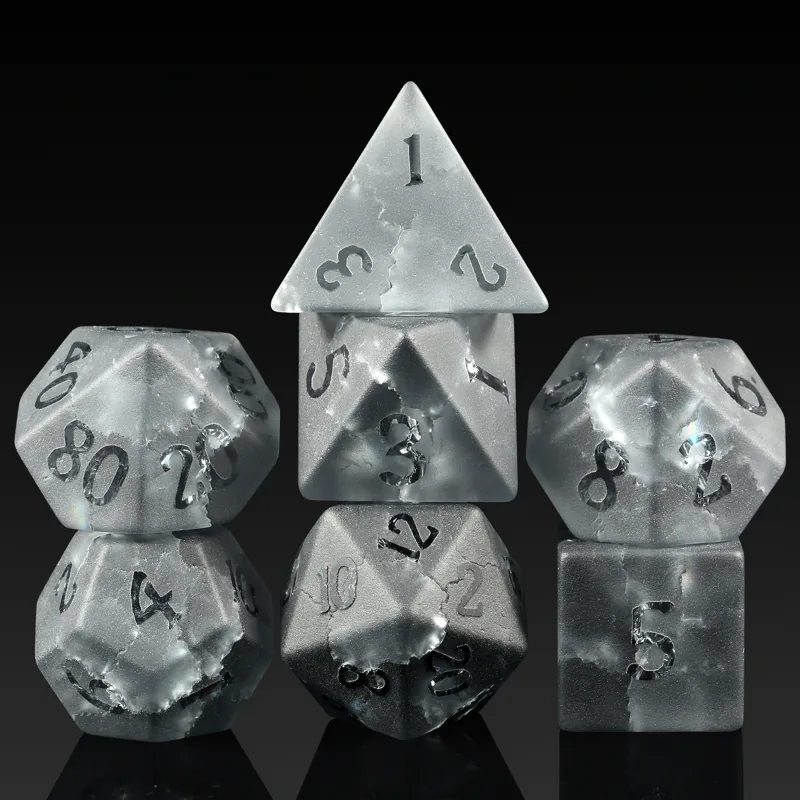 Set de dés en pierre Crackle Black Glass
