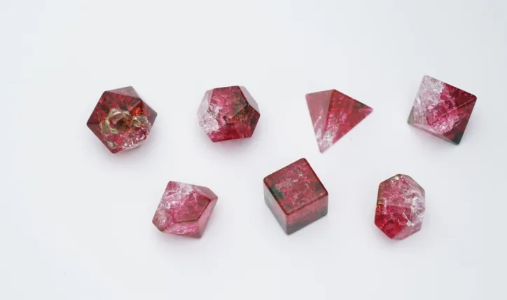 Set de dés en pierre Crackle Rainbow Glass