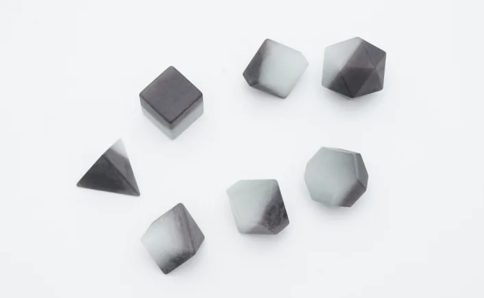 Set de dés en pierre Matte Black & White Cat's Eye