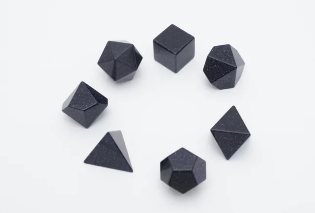 Set de dés en pierre Blue Goldstone